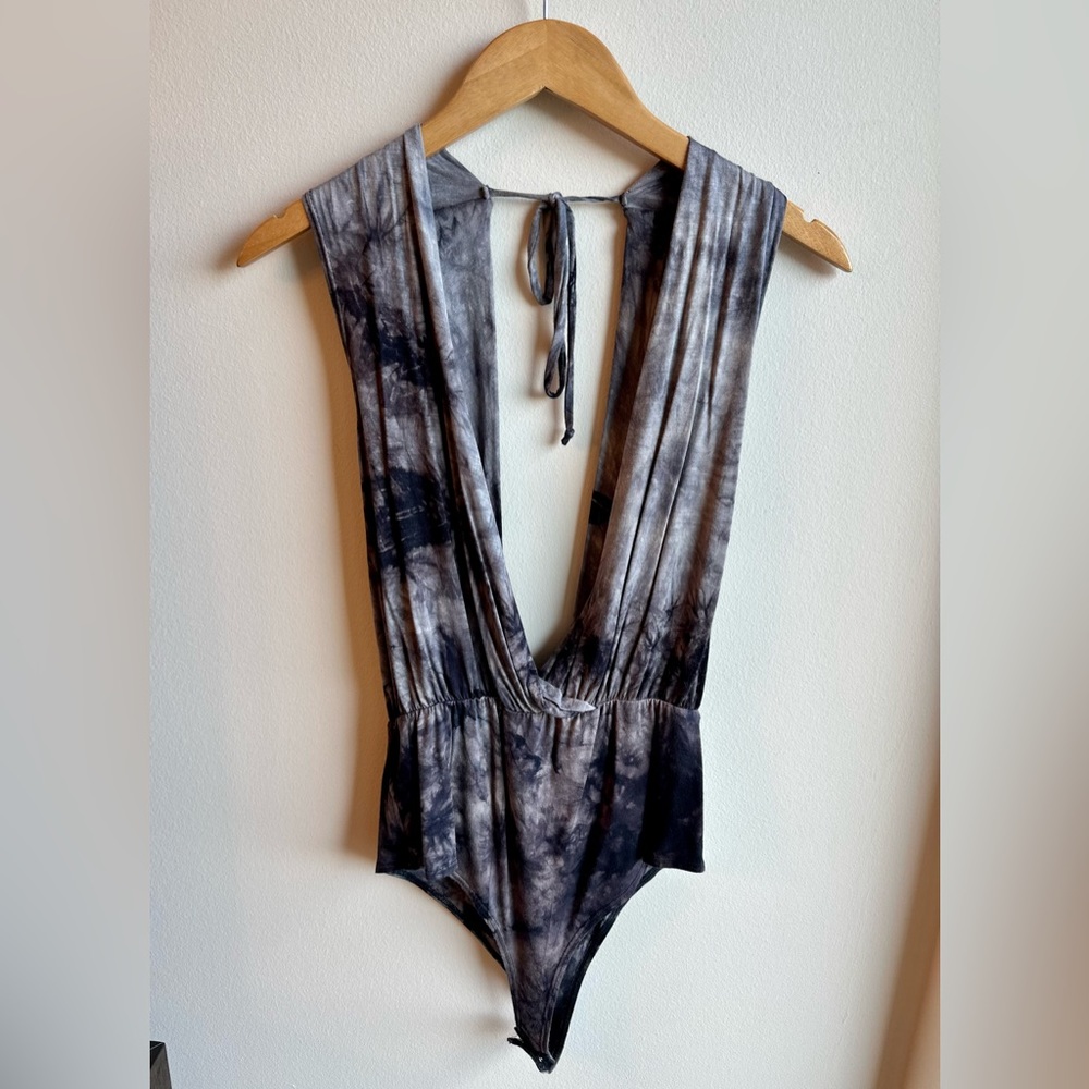 NWT - Tie Dye Bodysuit - Gimmicks - SZ Large - Grey